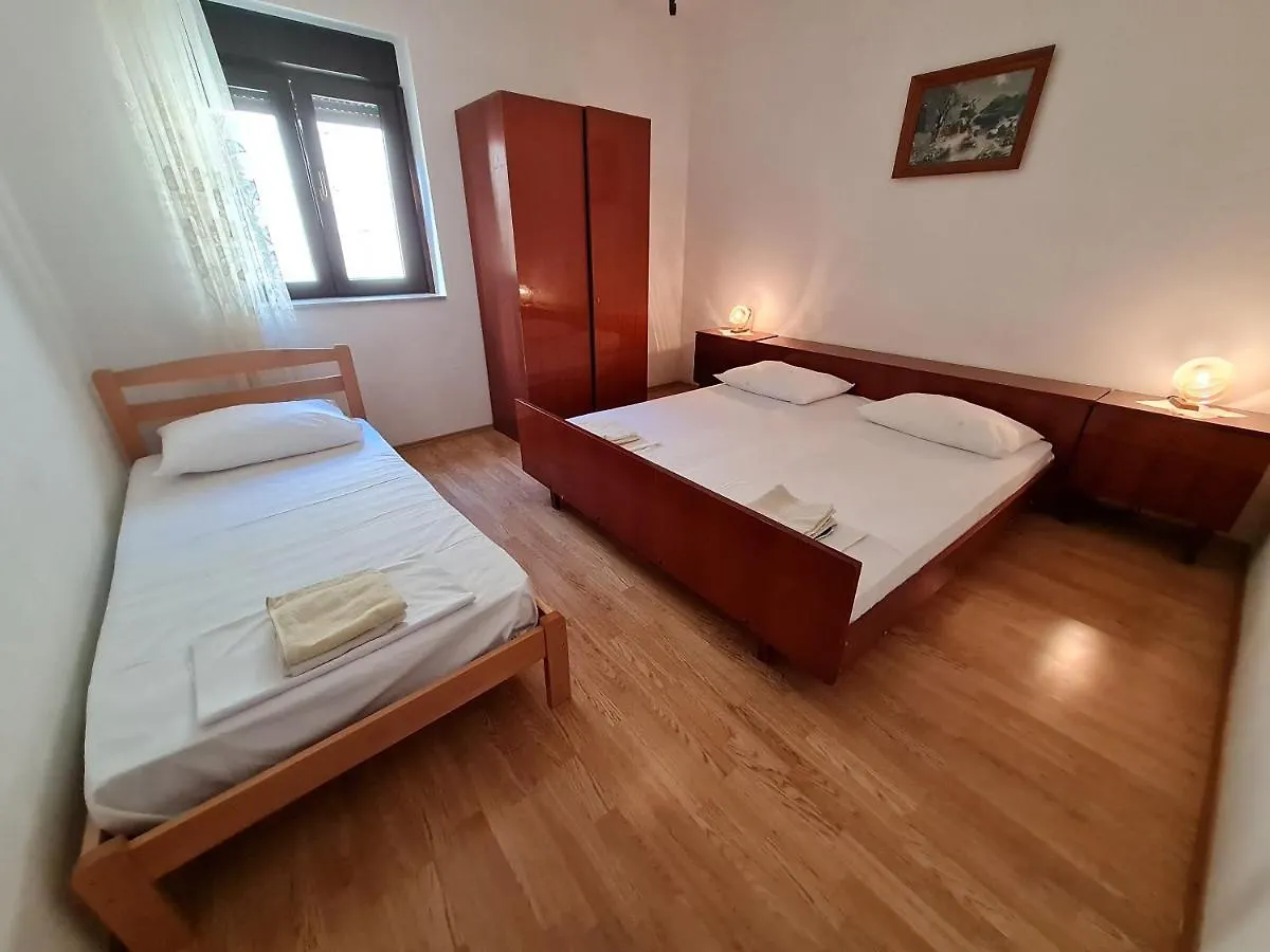 Apartment Andrea Klenovica 0*,